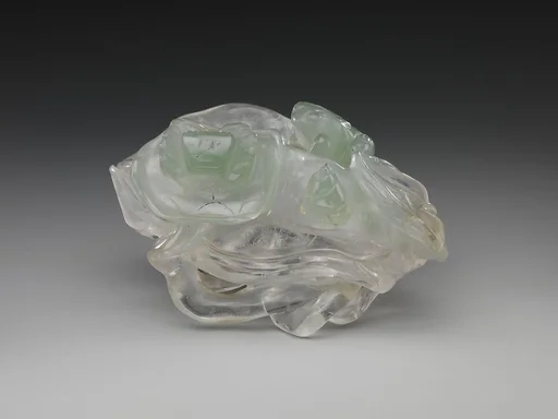 清 水晶荷葉碟|Dish with frog and lotus leaves