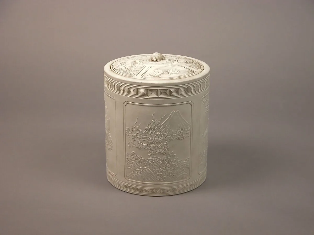 富士に龍麒麟鶏吉祥文白素焼水指|Water Jar with Dragon, Mount Fuji, Kirin, Cockerels, and Auspicious Motifs — Unknown