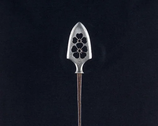 Arrowhead (<i>Yanone</i>)