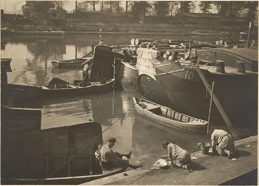 [Boats and Washerwomen on the Banks of the Seine, Paris]