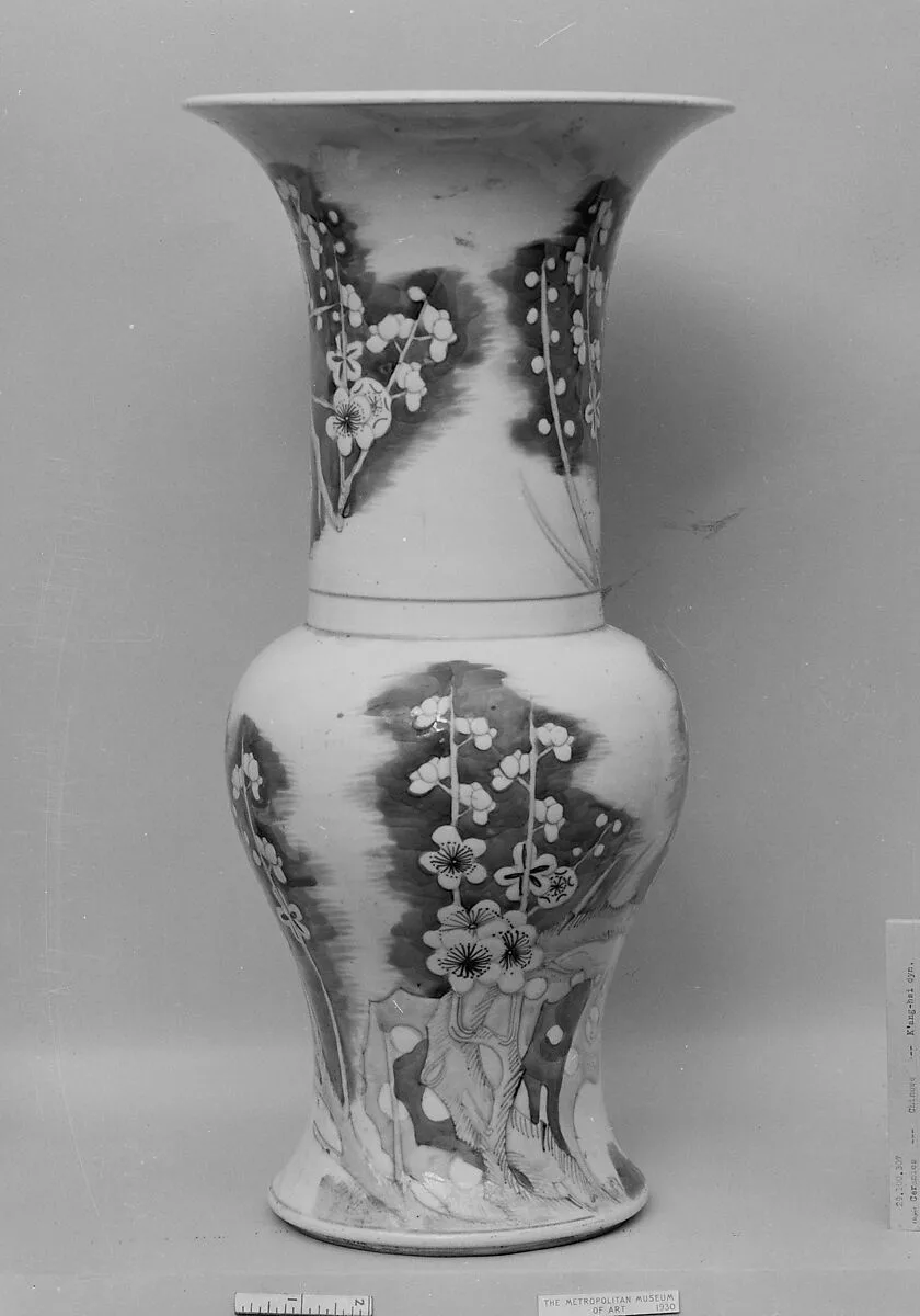 清康熙 景德鎮窯青花釉裏紅月影梅紋瓶|Vase decorated with blossoming plum — Unknown