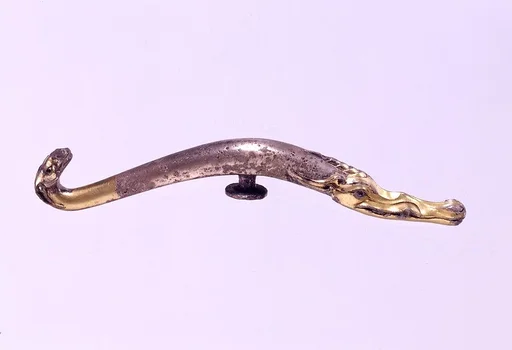 西漢 包金螭龍形銀帶鈎|Belt Hook in the Shape of a Sinuous Creature