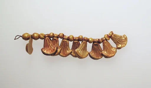 Bead pendant, with lotus flowers