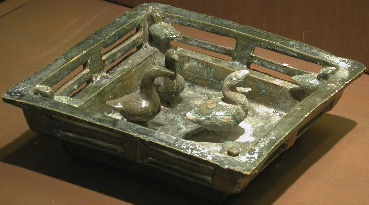 東漢 鉛綠釉陶明器建築模型(一組)|Square Duck Pond — Unknown