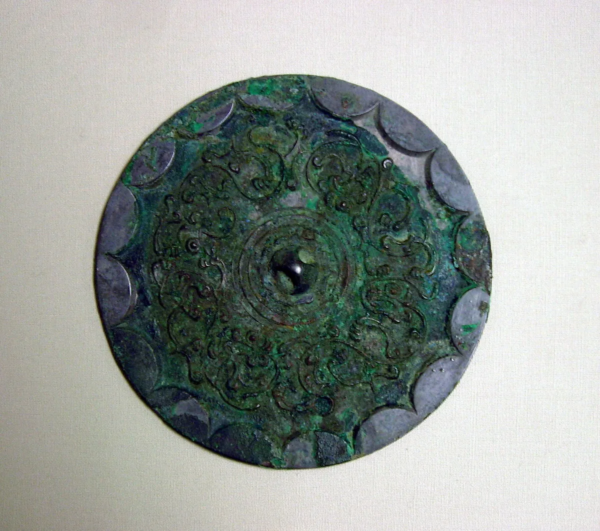 漢 星雲龍紋銅鏡|Mirror with interlaced dragons — Unknown