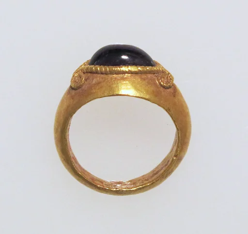 Ring with carbuncle