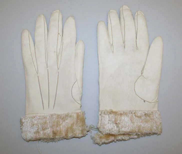 Gloves — Unknown