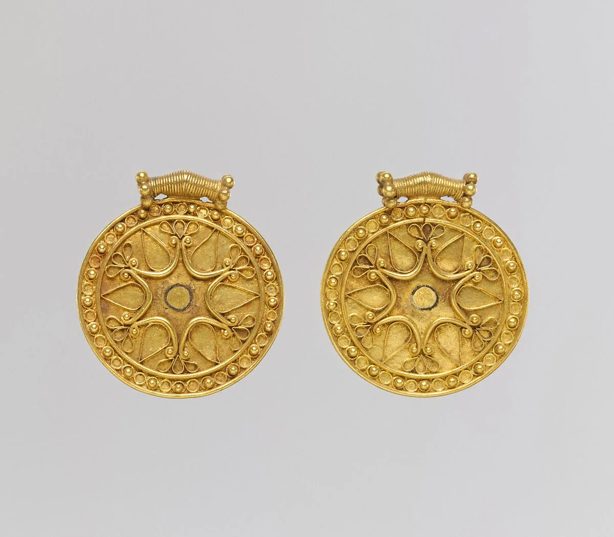 Gold pendant disk — Unknown