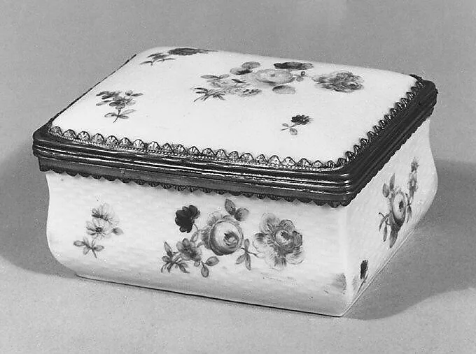 Snuffbox — Royal Porcelain Manufactory