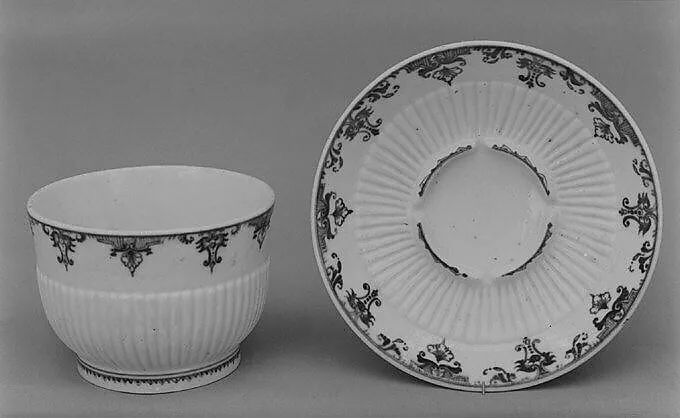 Saucer — Saint-Cloud factory