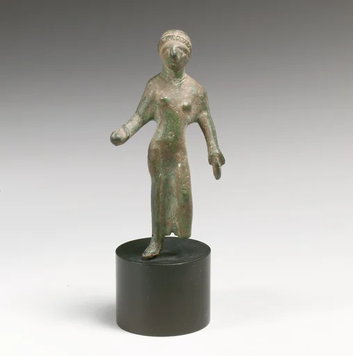 Statuette of a woman