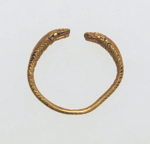 Ring, spiral with snake heads