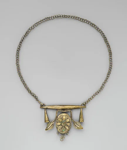 Necklace: Pendant (?)