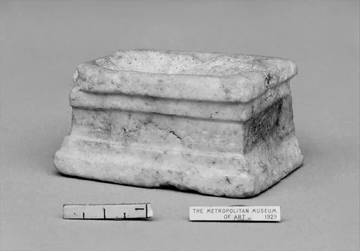 Marble inscribed ex-voto or statue base