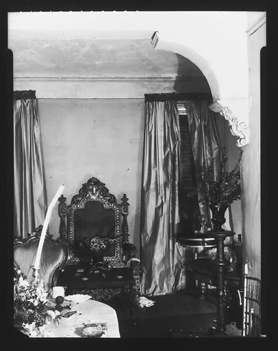 [Table Setting and Throne Chair in Muriel Draper's Apartment, New York City]