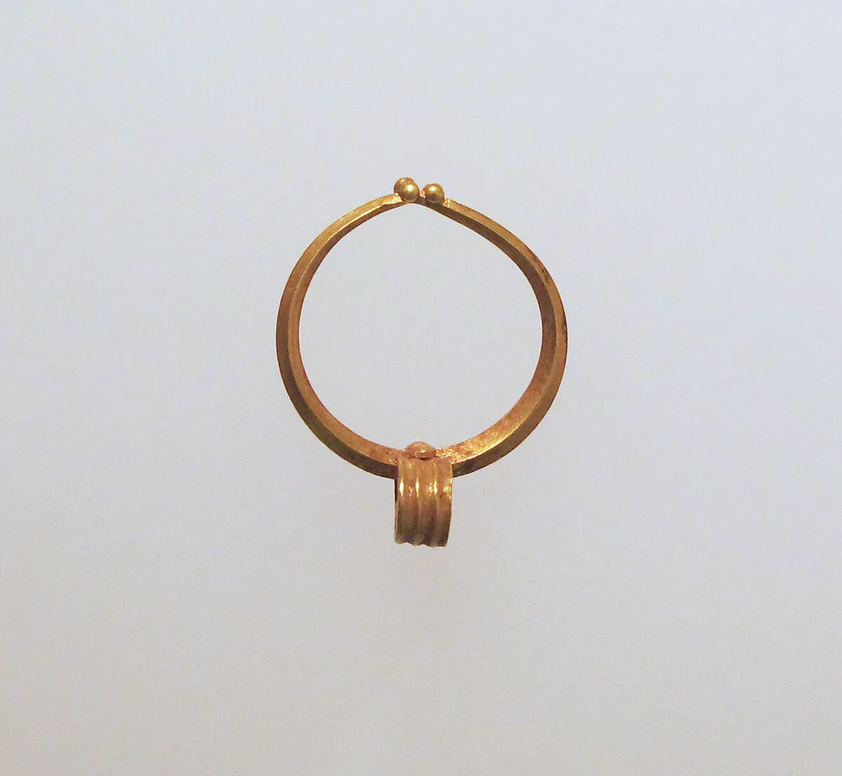 Pendant in the form of a crescent — Unknown