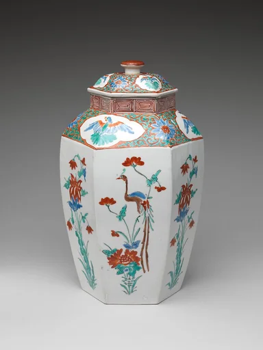 色絵花鳥文八角大壺 有田焼 ・ 柿右衛門様式|Hexagonal jar with Flower and Bird Decoration (one of a pair)