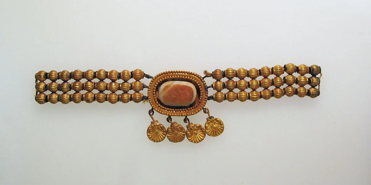 Necklace with gold beads and pendants attached to agate in box setting — Unknown