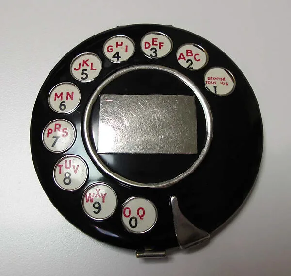 Compact — Elsa Schiaparelli|House of Schiaparelli