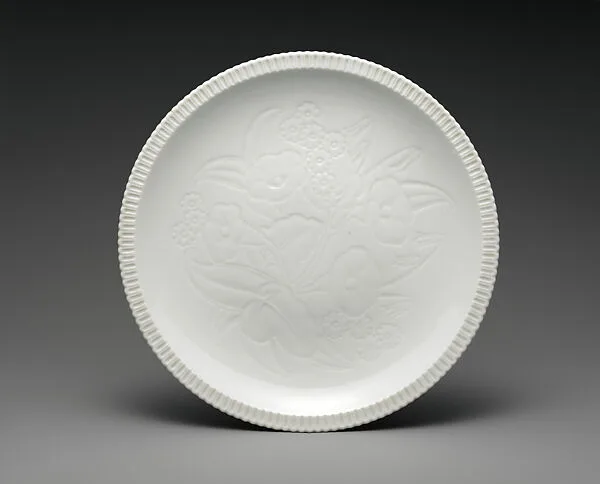 "Shelledge" dinner and luncheon plate with flowers — Onondaga Pottery Company|R. Guy Cowan