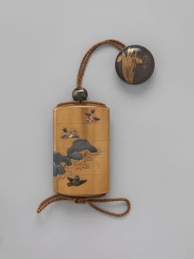 原羊遊斎作・酒井抱一下絵 南天に雀印籠|Inrō with Sparrows in Snow-covered Nandina