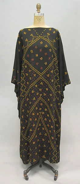 Wedding dress — Unknown