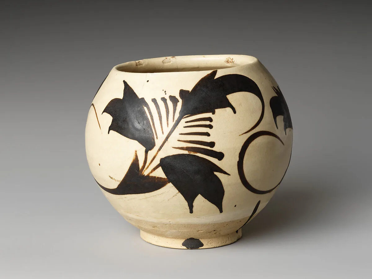 金 磁州窯黑彩草花罐|Jar with abstract floral design — Unknown