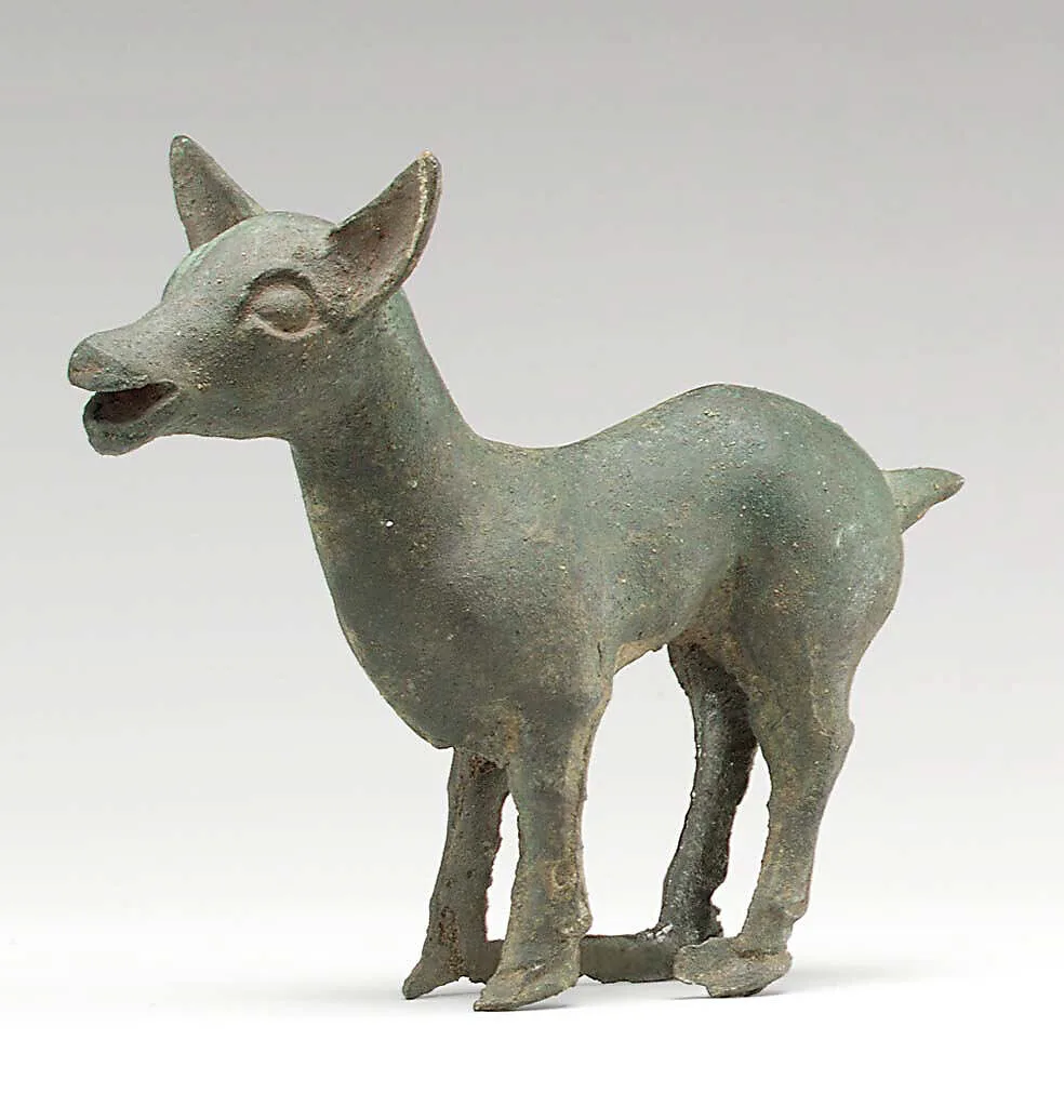 牝鹿形青銅車轅飾|Chariot Yoke Ornament in the Shape of a Doe — Unknown