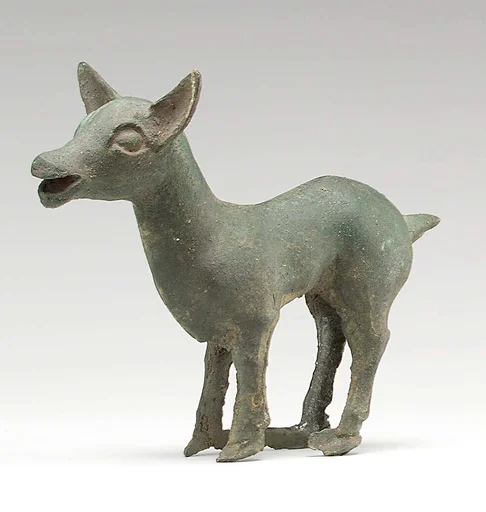 牝鹿形青銅車轅飾|Chariot Yoke Ornament in the Shape of a Doe