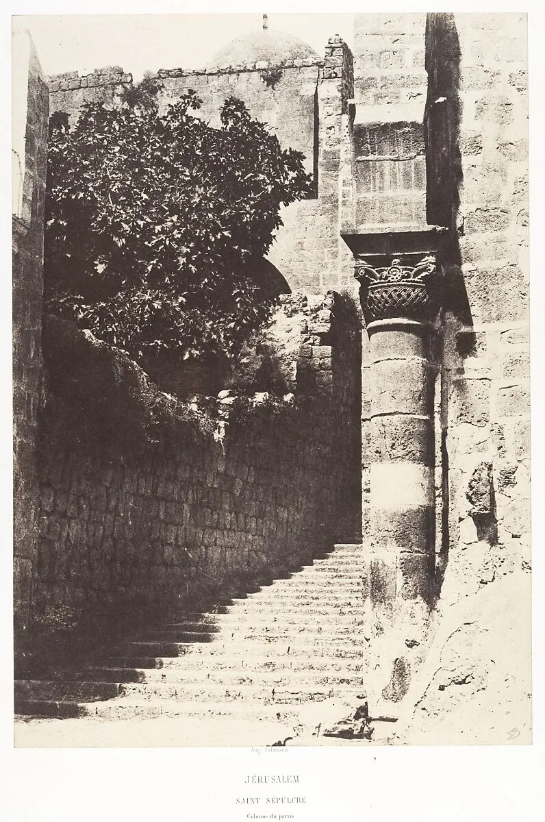 Jérusalem, Saint-Sépulcre, Colonne du parvis — Auguste Salzmann|Imprimerie photographique de Blanquart-Évrard, à Lille