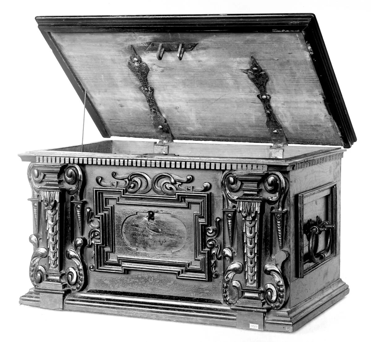 Small chest — Unknown