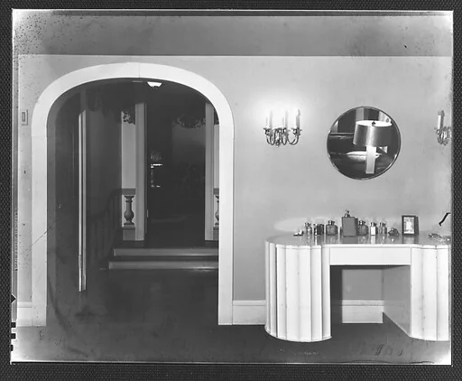 [Dressing Room in Residence of Gifford Cochran, Croton Falls, New York]