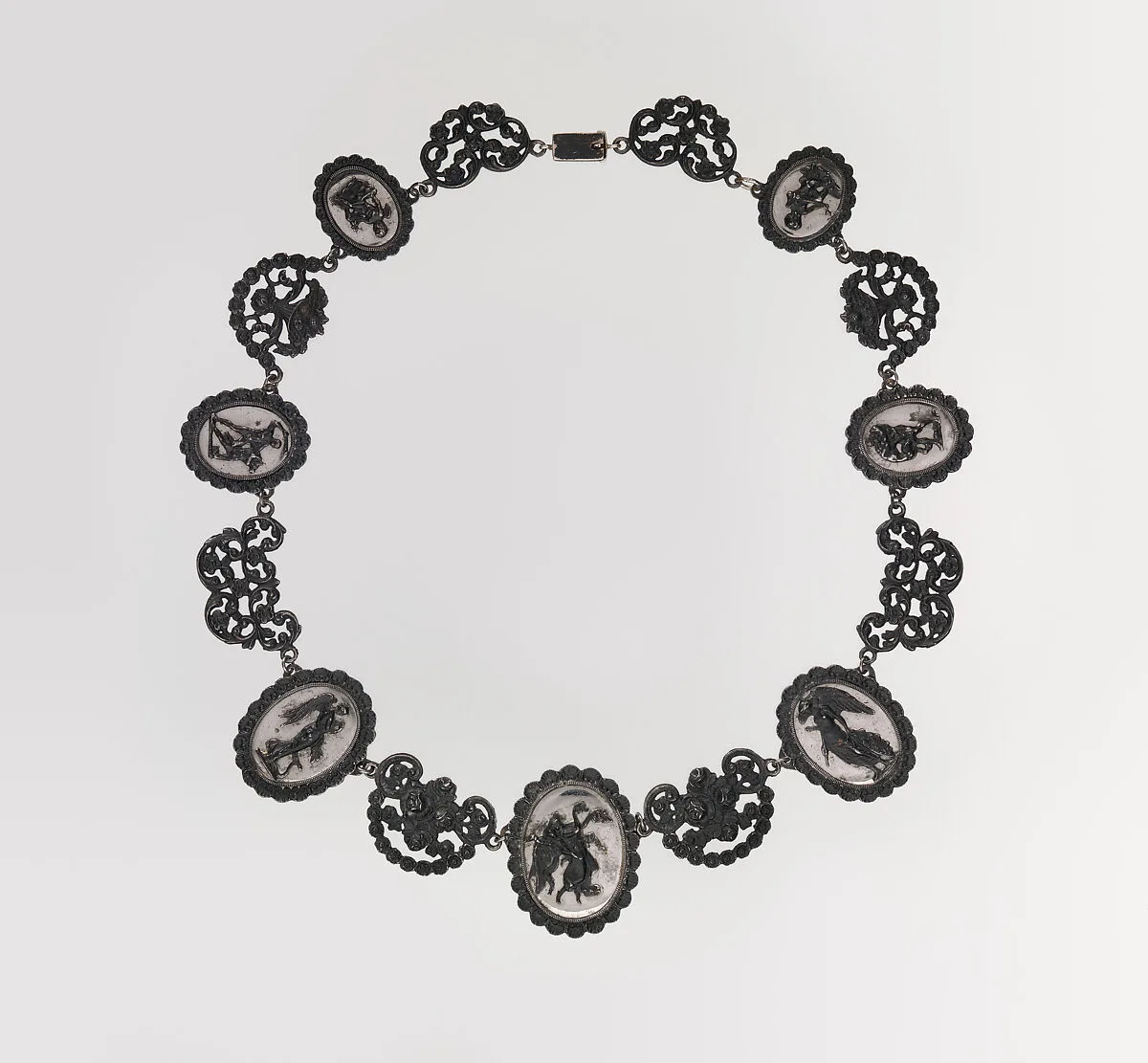 Berlin ironwork necklace — Unknown