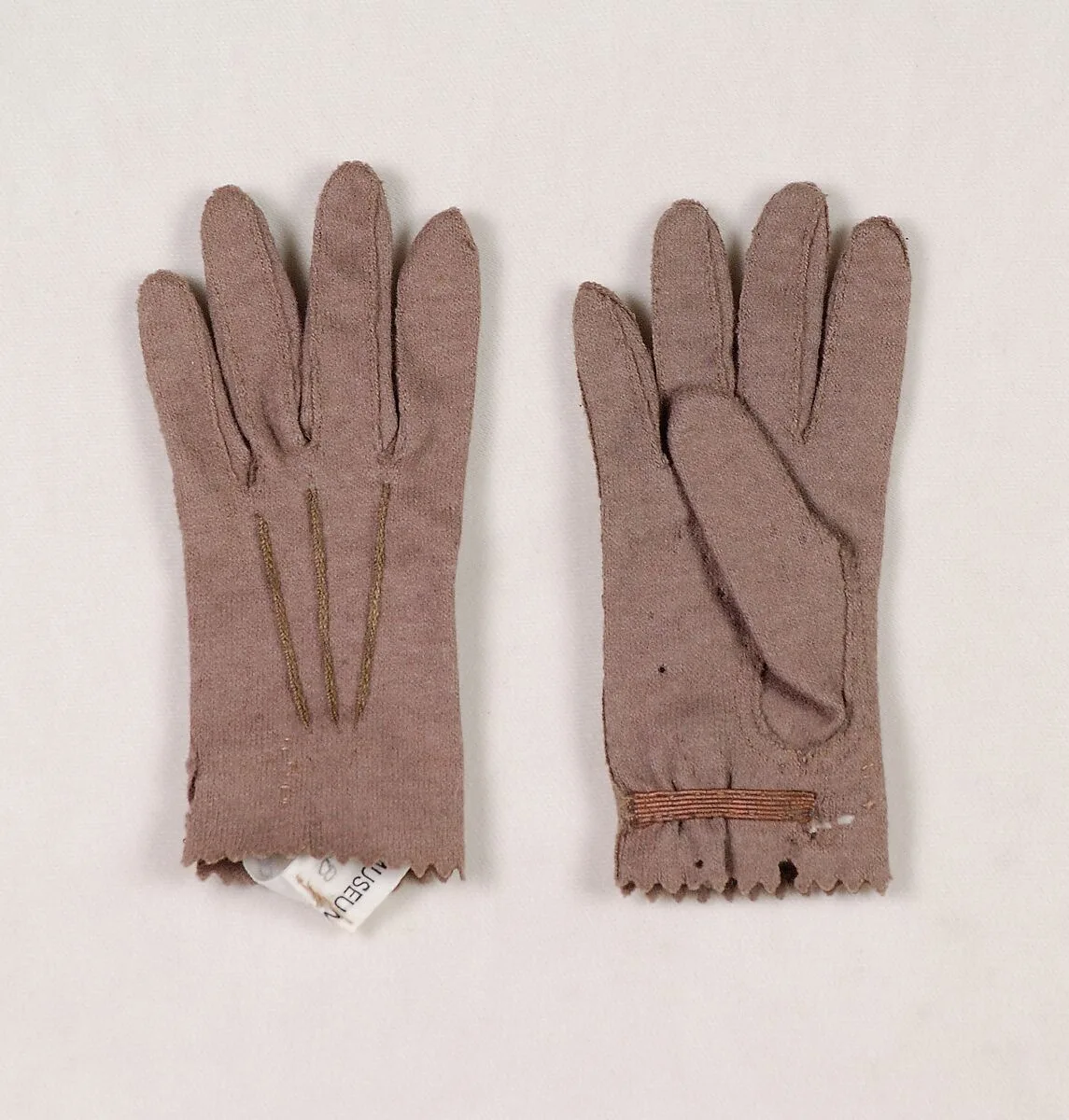 Gloves — Unknown