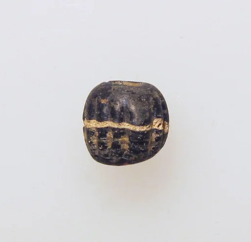 Glass bead