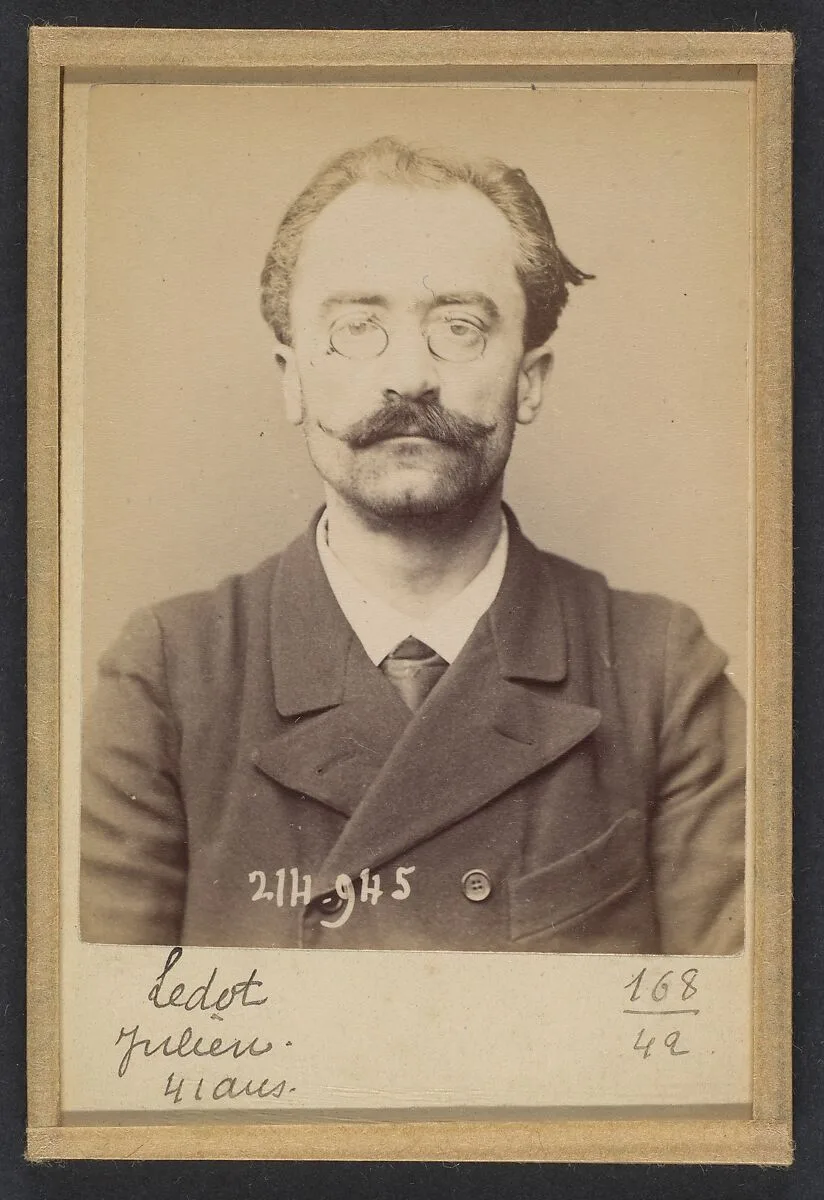 Ledot. Julien. 41 ans, né à Bourges (Cher). Employé. Anarchiste. 1/3/94. — Alphonse Bertillon