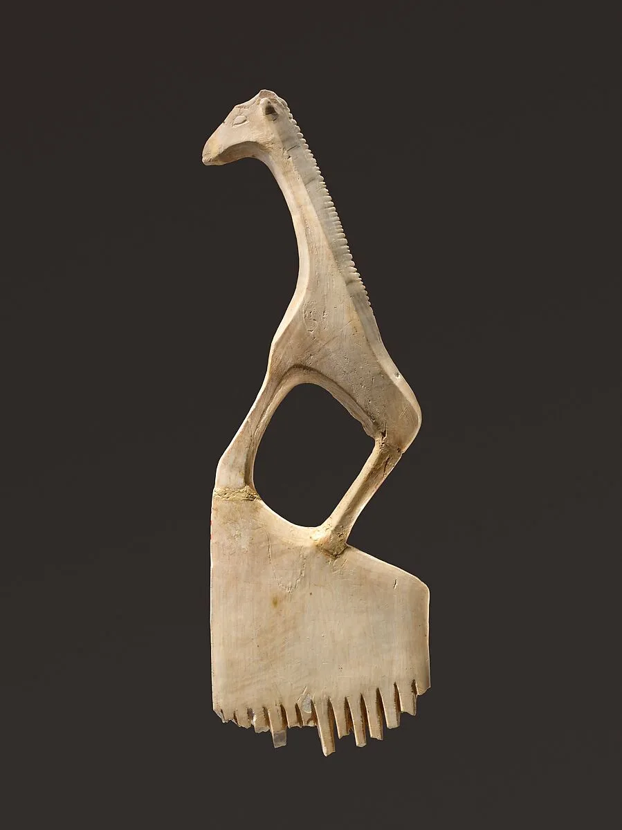 Comb with a giraffe — Unknown
