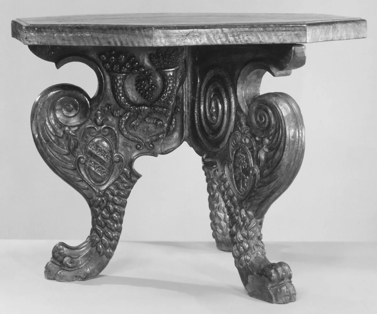 Octagonal table — Unknown