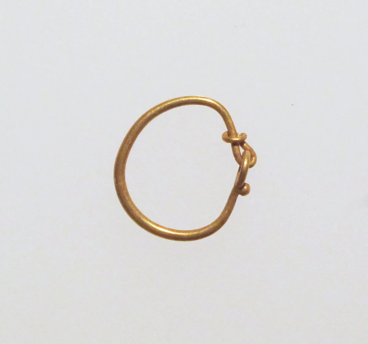 Earring-loop type — Unknown
