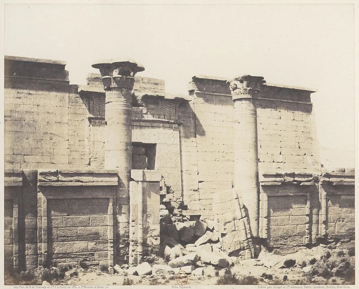 Médînet-Abou (Thèbes), Construction Antérieures - Entrée Principale — Félix Teynard|Imprimerie Photographique de H. de Fonteny et Cie