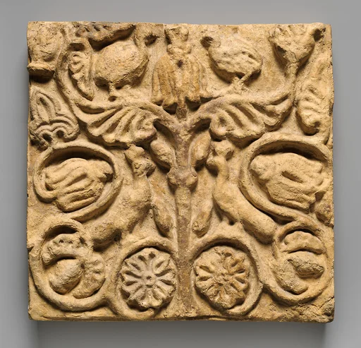 Wall decoration with birds and vegetal design