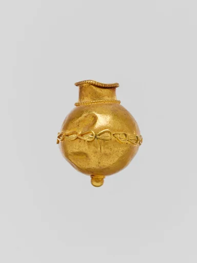 Gold pendant in the form of a vase