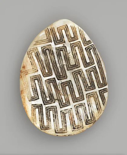 Engraved pearl shell