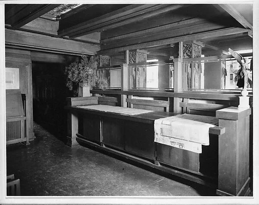 Frank Lloyd Wright Studio, Entry