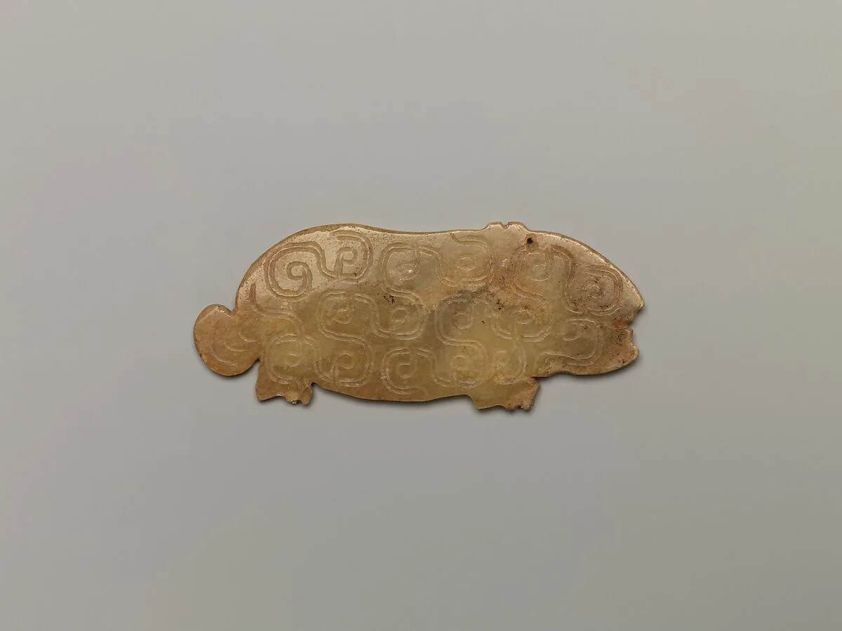 东周 动物形玉饰|Plaque in the shape of an animal — Unknown