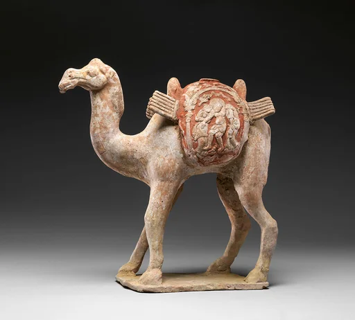 隋  彩繪陶駱駝俑|Camel with Dionysian imagery on its saddle bags