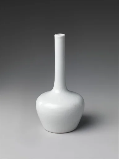 清雍正 景德鎮窯白釉暗花雲龍紋細頸瓶|Vase with decoration of dragons among clouds (one of a pair)