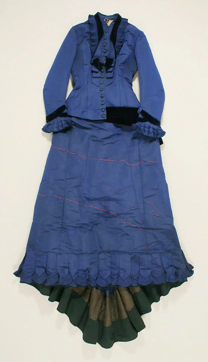 Walking ensemble — Unknown