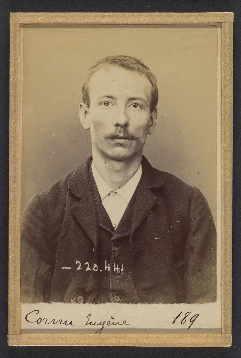 Cornu. Eugène. 25 ans, né à Paris XXe le 27/3/94. Cordonnier. Anarchiste. 2/7/94. — Alphonse Bertillon