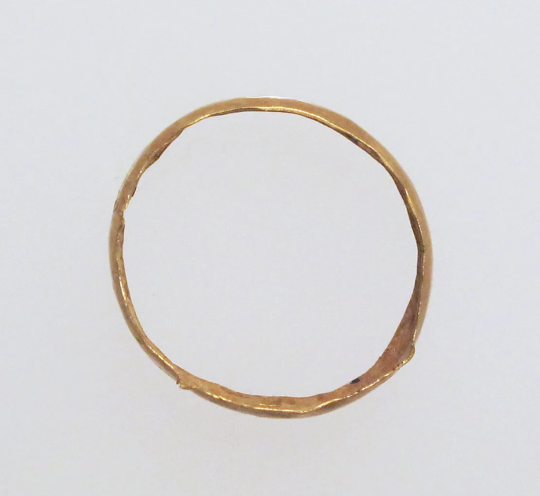 Ring with hollow hoop — Unknown